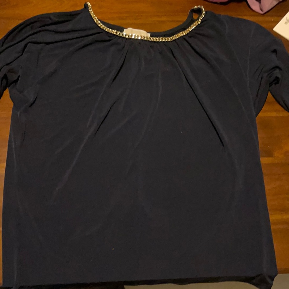 Gently worn MK slit sleeve top with chain